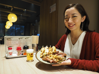 名物の串焼きとビールで乾杯！