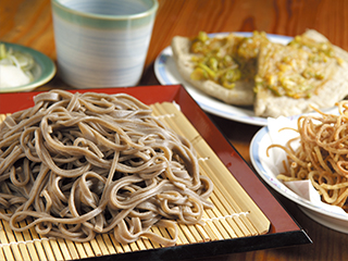 品嘗蕎麥和信州牛肉等特產