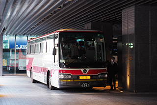 無需轉機，只需攜帶行李至東京車站