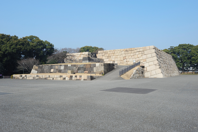 Easily accessible natural and historical space inside the Imperial Palace