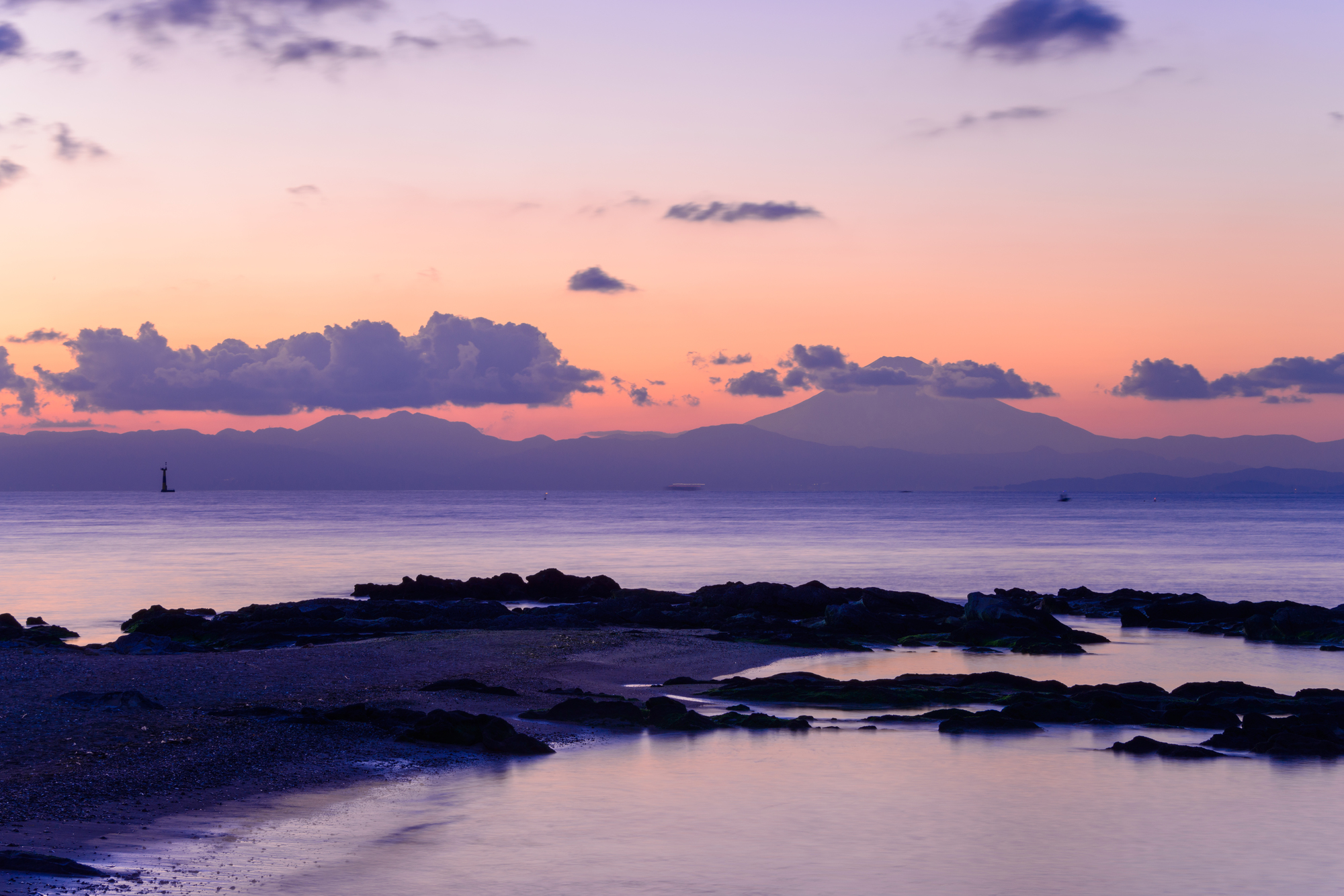 從神奈川縣名勝50選中欣賞富士山和相模灣的日落美景