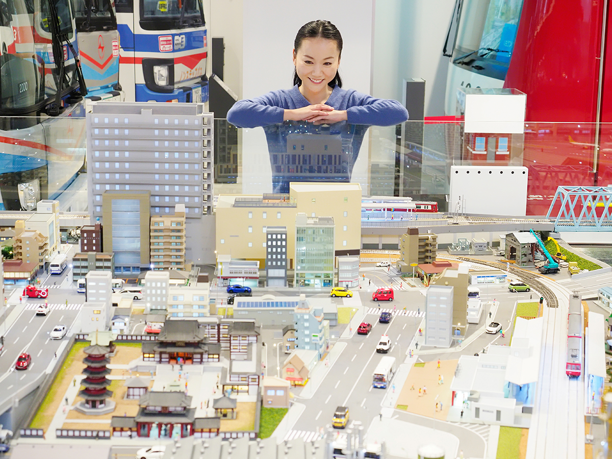 A diorama that painstakingly recreates the scenery along the Keikyu line.