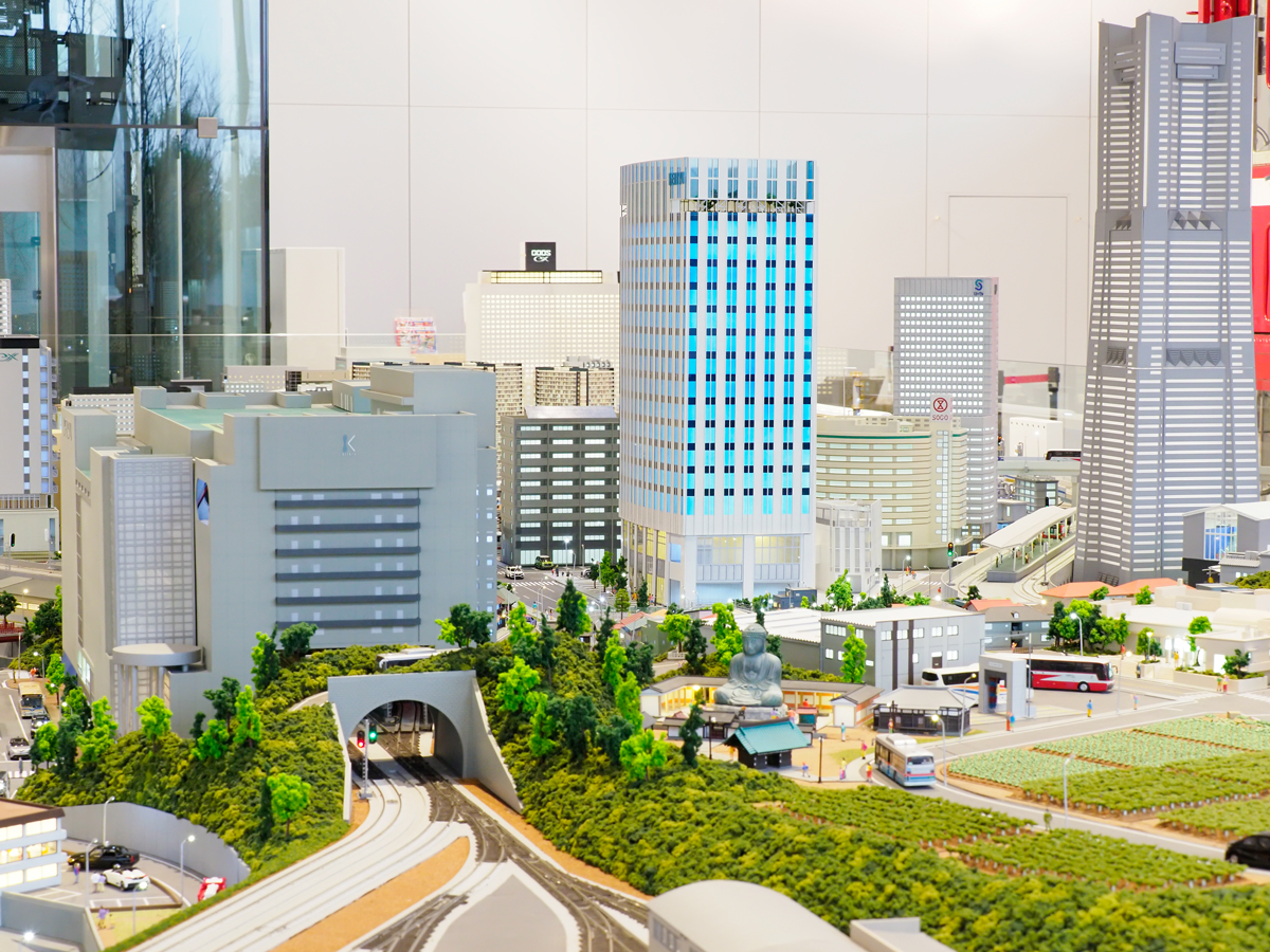 A diorama that painstakingly recreates the scenery along the Keikyu line.