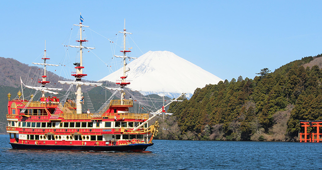 あれは何だ？海賊船だ！